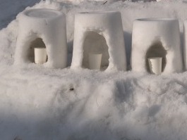雪あかりづくり